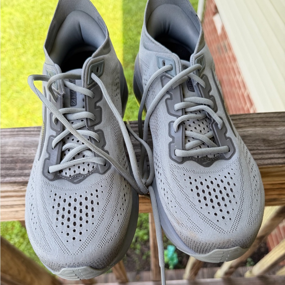Brooks Men's Glycerin 23 Running Shoes size 9.5 W(2E)